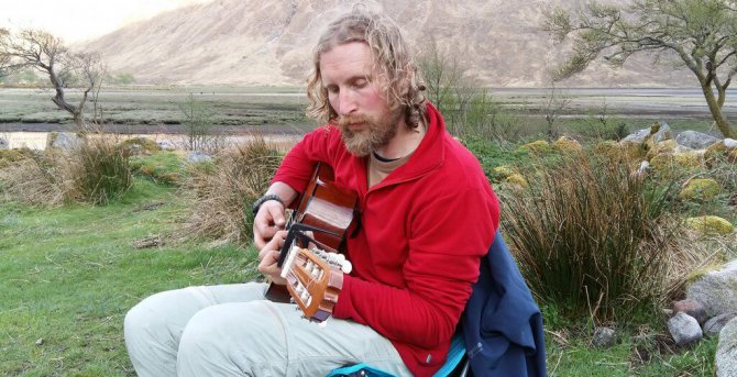 Singer songwriter Rob Hustings